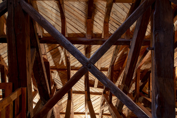 Partie nord depuis le niveau intermédiaire. Entretoise en croix de Saint-André. © Région Bourgogne-Franche-Comté, Inventaire du patrimoine