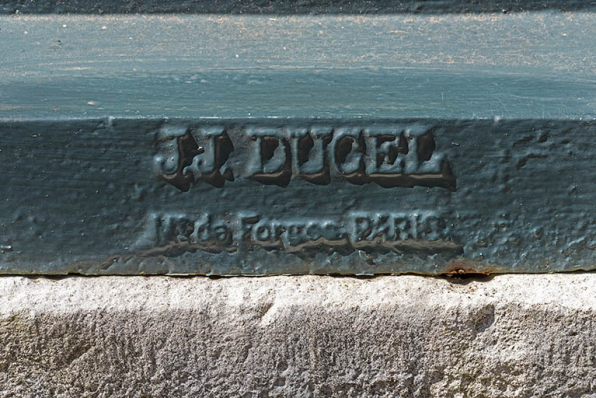 Signature de la fonderie au revers de la fontaine. © Région Bourgogne-Franche-Comté, Inventaire du patrimoine