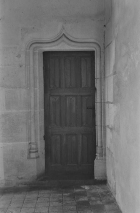 Porte 1er étage (photo prise en 1969). © Région Bourgogne-Franche-Comté, Inventaire du patrimoine Porte 1er étage (photo prise en 1969). © Région Bourgogne-Franche-Comté, Inventaire du patrimoine