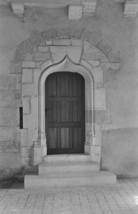 Porte de la chapelle (photo prise en 1969). © Région Bourgogne-Franche-Comté, Inventaire du patrimoine Porte de la chapelle (photo prise en 1969). © Région Bourgogne-Franche-Comté, Inventaire du patrimoine