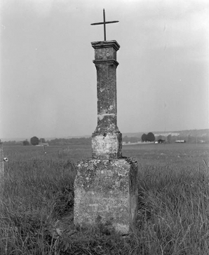 Croix de dévotion, dite croix Saint-Jean. © Région Bourgogne-Franche-Comté, Inventaire du patrimoine