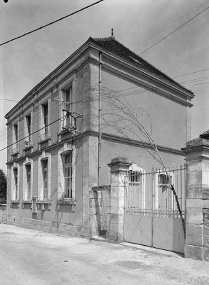 Façade antérieure sur rue et portail. © Région Bourgogne-Franche-Comté, Inventaire du patrimoine