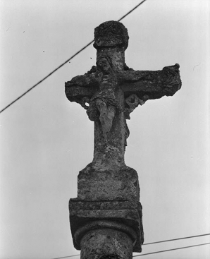 Croix monumentale. Avers (Christ). © Région Bourgogne-Franche-Comté, Inventaire du patrimoine