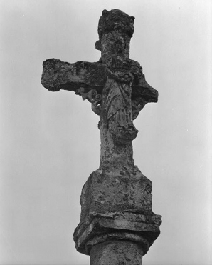 Croix monumentale. Revers (Vierge à l'Enfant). © Région Bourgogne-Franche-Comté, Inventaire du patrimoine