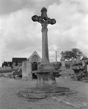 Croix de cimetière. © Région Bourgogne-Franche-Comté, Inventaire du patrimoine