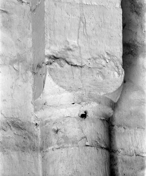 Colonne avec chapiteau. © Région Bourgogne-Franche-Comté, Inventaire du patrimoine