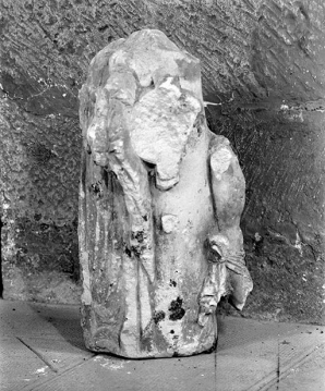 Fragment de croix monumentale : profil droit. © Région Bourgogne-Franche-Comté, Inventaire du patrimoine