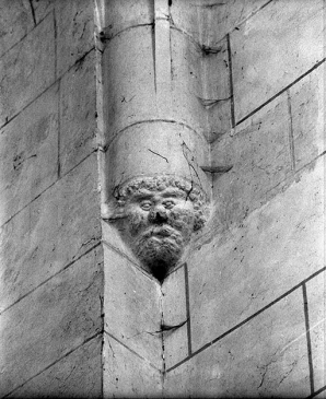 Culot décoré d'une tête en relief. © Région Bourgogne-Franche-Comté, Inventaire du patrimoine