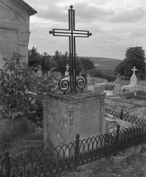 Monument funéraire (croix tombale). © Région Bourgogne-Franche-Comté, Inventaire du patrimoine