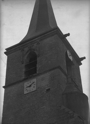 Clocher : mur antérieur, tête humaine sculptée. © Région Bourgogne-Franche-Comté, Inventaire du patrimoine