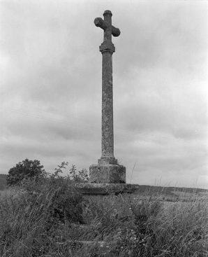 Croix de chemin, dite croix Saint-Julien. © Région Bourgogne-Franche-Comté, Inventaire du patrimoine