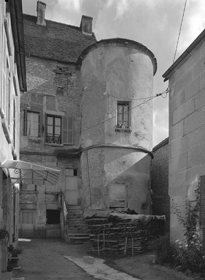 Corps de logis, cantonné d'une tour circulaire. © Région Bourgogne-Franche-Comté, Inventaire du patrimoine