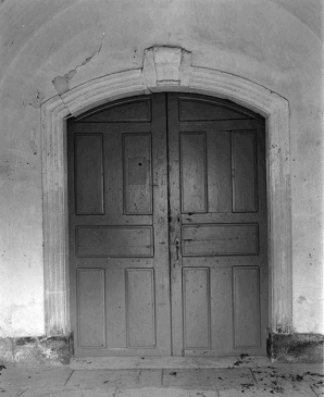 Porte en arc segmentaire. © Région Bourgogne-Franche-Comté, Inventaire du patrimoine