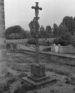 Croix de cimetière. © Région Bourgogne-Franche-Comté, Inventaire du patrimoine