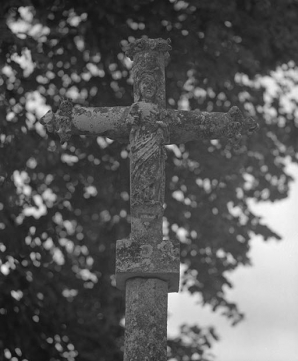 Croix de cimetière. Revers de la croix (Vierge à l'Enfant). © Région Bourgogne-Franche-Comté, Inventaire du patrimoine