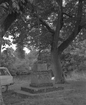 Croix de chemin, dite croix Saint-Charles. © Région Bourgogne-Franche-Comté, Inventaire du patrimoine