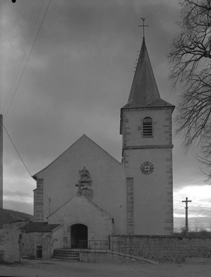 Façade occidentale avec porche et clocher. © Région Bourgogne-Franche-Comté, Inventaire du patrimoine