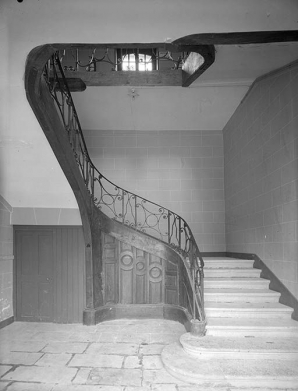 Escalier intérieur (au centre du corps de façade). © Région Bourgogne-Franche-Comté, Inventaire du patrimoine