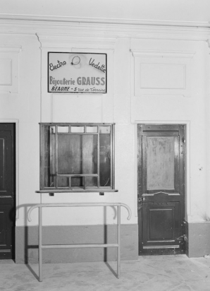 Guichet gauche du vestibule, en 1988. © Région Bourgogne-Franche-Comté, Inventaire du patrimoine