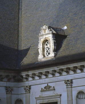 Façade sur cour, détail : lucarne © Région Bourgogne-Franche-Comté, Inventaire du patrimoine