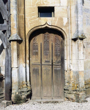 Logis principal, porte de la tourelle d'escalier. © Région Bourgogne-Franche-Comté, Inventaire du patrimoine Logis principal, porte de la tourelle d'escalier. © Région Bourgogne-Franche-Comté, Inventaire du patrimoine