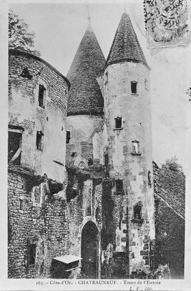 Entrée nord, vue prise de la cour. © Région Bourgogne-Franche-Comté, Inventaire du patrimoine Entrée nord, vue prise de la cour. © Région Bourgogne-Franche-Comté, Inventaire du patrimoine
