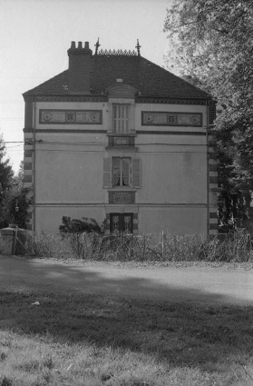 Façade est du logement patronal. © Région Bourgogne-Franche-Comté, Inventaire du patrimoine Façade est du logement patronal. © Région Bourgogne-Franche-Comté, Inventaire du patrimoine