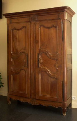 Armoire n° 1 : vue d'ensemble. © Région Bourgogne-Franche-Comté, Inventaire du patrimoine Armoire n° 1 : vue d'ensemble. © Région Bourgogne-Franche-Comté, Inventaire du patrimoine