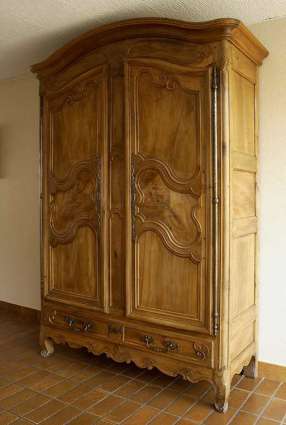 Armoire n° 3 : vue d'ensemble. © Région Bourgogne-Franche-Comté, Inventaire du patrimoine Armoire n° 3 : vue d'ensemble. © Région Bourgogne-Franche-Comté, Inventaire du patrimoine