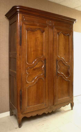 Armoire n° 4 : vue d'ensemble. © Région Bourgogne-Franche-Comté, Inventaire du patrimoine Armoire n° 4 : vue d'ensemble. © Région Bourgogne-Franche-Comté, Inventaire du patrimoine