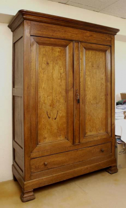 Armoire n° 5 : vue d'ensemble. © Région Bourgogne-Franche-Comté, Inventaire du patrimoine Armoire n° 5 : vue d'ensemble. © Région Bourgogne-Franche-Comté, Inventaire du patrimoine