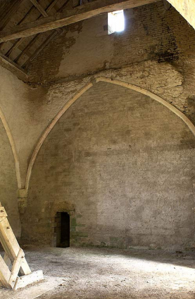 Cellier : rez-de-chaussée, salle nord (vue d'ensemble du mur nord). © Région Bourgogne-Franche-Comté, Inventaire du patrimoine