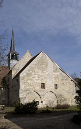 Extrémité nord de l'aile orientale : mur sud présentant des vestiges de la salle capitulaire. © Région Bourgogne-Franche-Comté, Inventaire du patrimoine