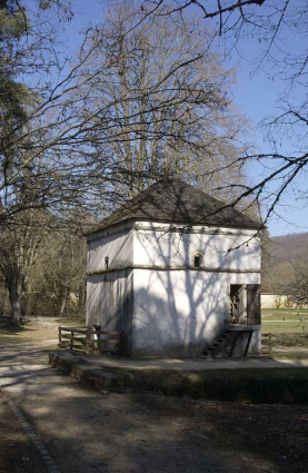 Colombier dit pigeonnier à écrevisses (secteur est du parc). © Région Bourgogne-Franche-Comté, Inventaire du patrimoine Colombier dit pigeonnier à écrevisses (secteur est du parc). © Région Bourgogne-Franche-Comté, Inventaire du patrimoine