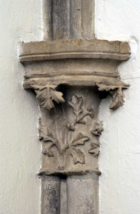 Bâtiment du réfectoire : chapiteaux feuillagés (13e siècle). © Région Bourgogne-Franche-Comté, Inventaire du patrimoine