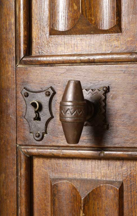 Bâtiment du réfectoire : poignée de porte néo-gothique. © Région Bourgogne-Franche-Comté, Inventaire du patrimoine
