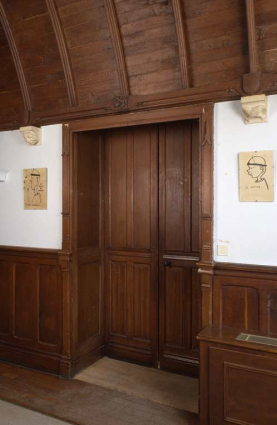 Vestibule néo-gothique entre la salle Saint-Etienne Harding et la salle Garnier II de Sombernon : vue partielle. © Région Bourgogne-Franche-Comté, Inventaire du patrimoine Vestibule néo-gothique entre la salle Saint-Etienne Harding et la salle Garnier II de Sombernon : vue partielle. © Région Bourgogne-Franche-Comté, Inventaire du patrimoine