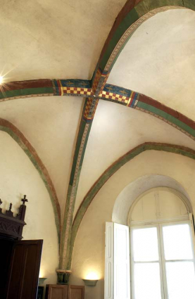Partie sud de l'aile orientale : salle Garnier II de Sombernon : détail de la voûte d'ogives à décor peint. © Région Bourgogne-Franche-Comté, Inventaire du patrimoine
