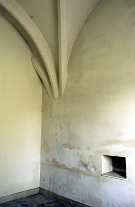 Partie sud de l'aile orientale : travée nord-ouest de l'ancienne salle des moines. © Région Bourgogne-Franche-Comté, Inventaire du patrimoine