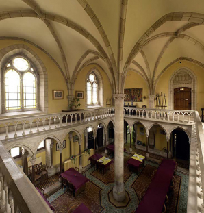 Bâtiment du réfectoire : réfectoire néo-gothique (vue prise depuis l'angle sud-est de la galerie haute). © Région Bourgogne-Franche-Comté, Inventaire du patrimoine