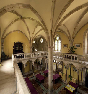 Bâtiment du réfectoire : réfectoire néo-gothique (vue prise depuis l'angle nord-est de la galerie haute). © Région Bourgogne-Franche-Comté, Inventaire du patrimoine
