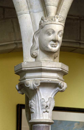 Bâtiment du réfectoire : réfectoire néo-gothique, décor sculpté. © Région Bourgogne-Franche-Comté, Inventaire du patrimoine
