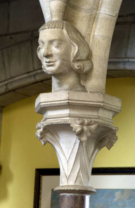 Bâtiment du réfectoire : réfectoire néo-gothique, décor sculpté. © Région Bourgogne-Franche-Comté, Inventaire du patrimoine