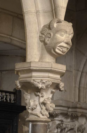 Bâtiment du réfectoire : réfectoire néo-gothique, décor sculpté. © Région Bourgogne-Franche-Comté, Inventaire du patrimoine