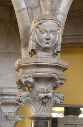 Bâtiment du réfectoire : réfectoire néo-gothique, décor sculpté. © Région Bourgogne-Franche-Comté, Inventaire du patrimoine