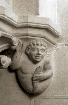 Bâtiment du réfectoire : partie sud du bâtiment, galerie basse : décor néo-gothique. © Région Bourgogne-Franche-Comté, Inventaire du patrimoine