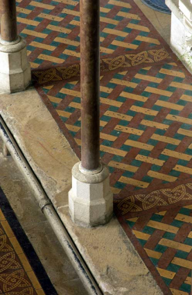 Bâtiment du réfectoire : carrelage de la galerie basse (moitié sud du bâtiment). © Région Bourgogne-Franche-Comté, Inventaire du patrimoine