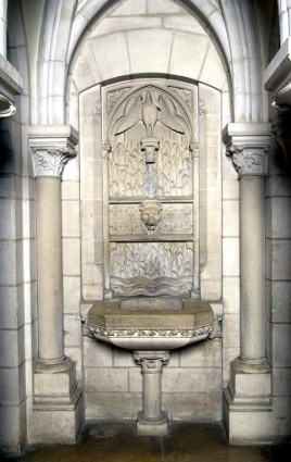 Bâtiment du réfectoire : partie sud du bâtiment (aménagement néo-gothique) : lavabo (à l'étage). © Région Bourgogne-Franche-Comté, Inventaire du patrimoine