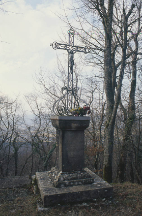 Croix du chemin montant à la chapelle. © Région Bourgogne-Franche-Comté, Inventaire du patrimoine