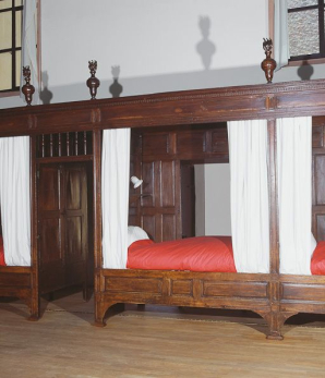 Lit et passage transversal permettant l'accès à la "ruelle". © Région Bourgogne-Franche-Comté, Inventaire du patrimoine